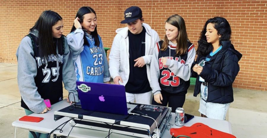 Seniors gather around to learn the ways of a DJ during the Homecoming tailgate this past Friday. Photo from Weddington High School instagram @weddingtonhs