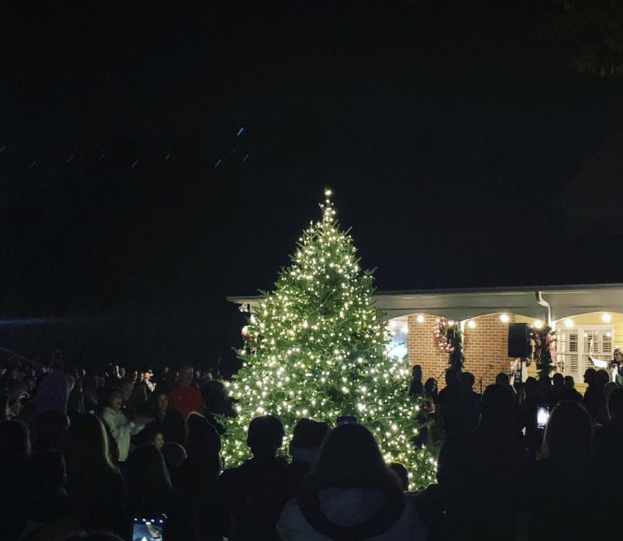 On+Friday%2C+November+22nd%2C+the+Town+of+Weddington+hosted+a+tree+lighting+ceremony+along+with+Weddington+students+singing+Christmas+songs.+%0A%0APhoto+from+the+Town+of+Weddington+Instagram+page