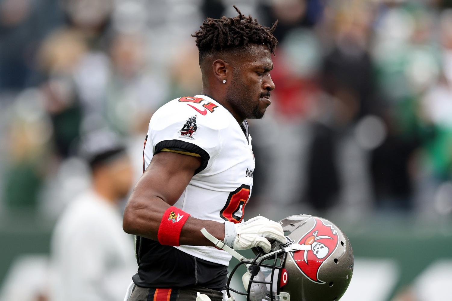 Antonio Brown staying with Tom Brady's Buccaneers, WR re-signs in Tampa Bay  on a one-year deal (report) 