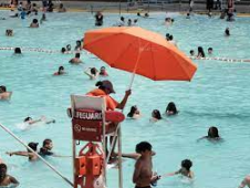 Pros and Cons of Being a Lifeguard